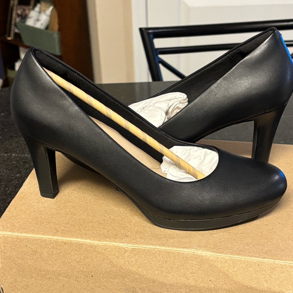 New In Box! Elegant Black Clark’s Women's Heels 👠! So Nice! 😊 - Picture 3 of 6